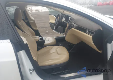 2015 Tesla Model S 60/70/85 z USA, uszkodzony, nr VIN 5YJSA1H11FFP77922